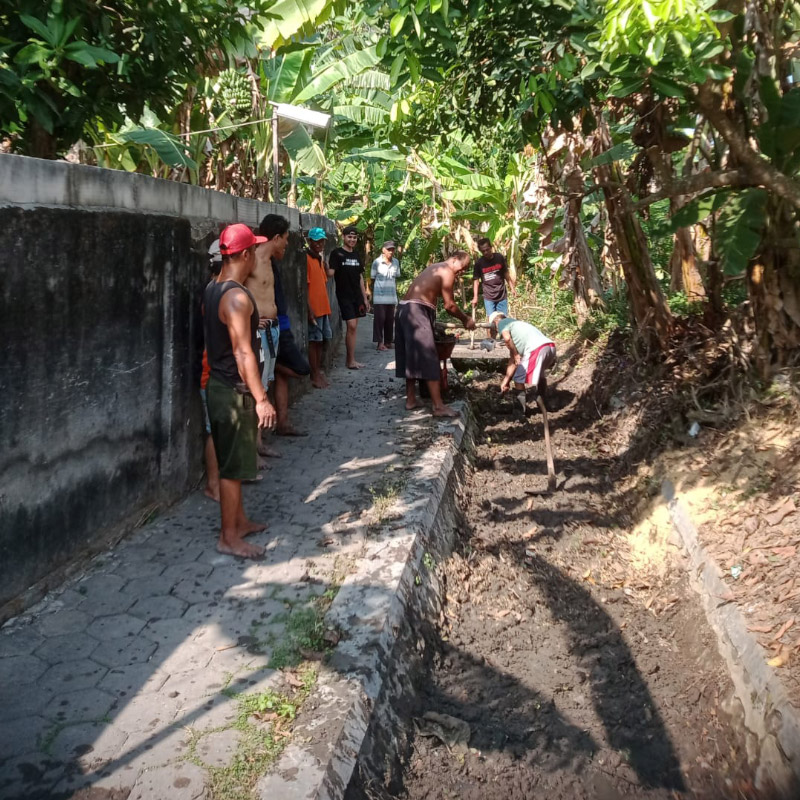 Kerja Bakti Pembersihan Selokan