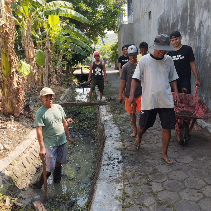 Kerja Bakti Pembersihan Selokan